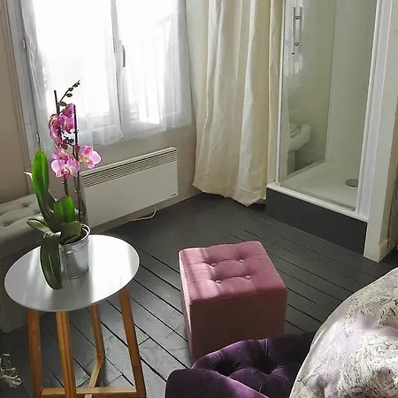 Cute Nest In Marais District